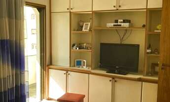 Imagem 2: VENDA - ITAIM - 241 ÚTEIS Excelente apartamento no miolo do Itaim, claro, espaçoso, 4 dorm