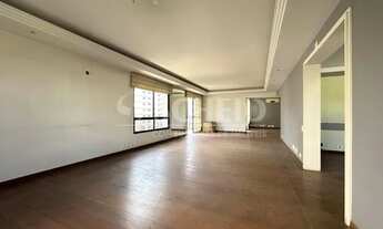 Imagem 3: OPORTUNIDADE PARA REFORMA - Apartamento espaçoso com vista para o bairro