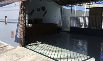 Imagem 3: Casa com piscina em avenida