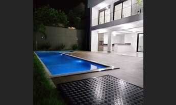 Imagem 5: Casa de condomínio sobrado para venda possui 335 metros quadrados com 5 quartos