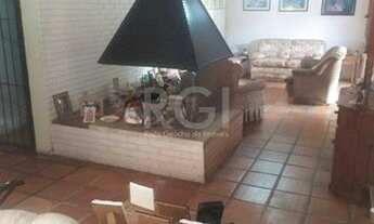 Imagem 7: Casa com 03 dormitórios, churrasqueira, pátio com piscina e 5 vagas de garagem no bairro M