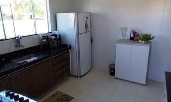 Imagem 3: Casa com terreno amplo, planejados, 2 quartos, garagem coberta