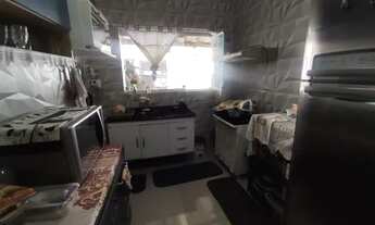 Imagem 4: Terreno com três casas