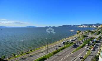 Imagem 2: Cobertura Duplex SEMIMOBILIADA com vista para o mar de 3 dormitórios, sendo 1 suíte, 3 vag