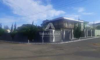 Imagem 5: Sobrado de Luxo com Piscina e Jardim