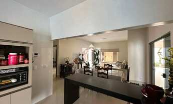 Imagem 6: Mansão Elegante com Piscina, 4 Quartos e Energia Solar em Lote de 450m²!