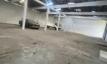 Imagem 2: Galpão com escritórios e uma casa