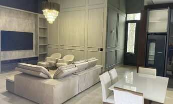 Imagem 4: Casa Térrea à venda possui 230 m² com 3 suítes, escritório, piscina aquecida