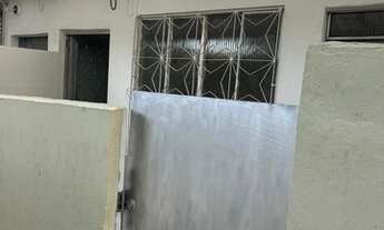 Imagem 2: Alugo linda quitinete de vila no coração do bairro de Quintino