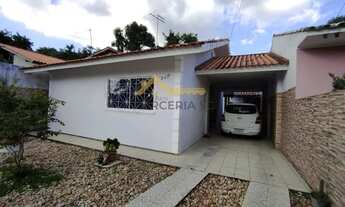 Imagem: K) Casa com piscina e reformada, com 2 dormitórios