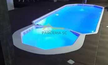 Imagem 2: K) Casa com piscina e reformada, com 2 dormitórios, Forquilhas em SJ
