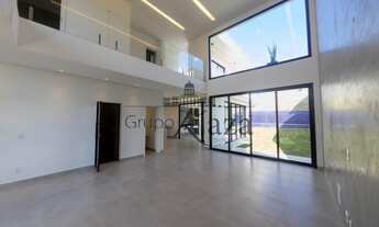 Imagem 2: Casa no Condomínio Alphaville II com 4 Suítes, Piscina, 4 Vagas, Moderna e Recém Construí