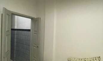 Imagem 5: Casa em frente à praça camerindo