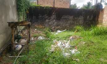 Imagem 3: Ende-se terreno com duas casas em construção no bairro Shangrila 4