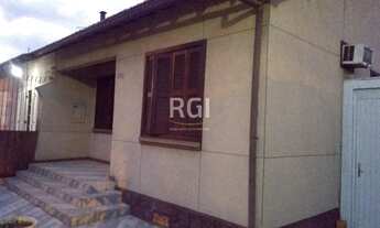 Imagem 3: Casa de 3 dormitórios, vagas e pátio - Passo da Areia