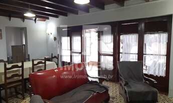 Imagem 2: Casa com 4 quartos, em ótimo estado de conservação, situada à poucos metros da lagoa *A-03