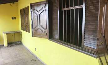 Imagem 3: Casa com oito garagens, com dois quartos, cozinha, banqueiro. Bom para moradia e escritóri