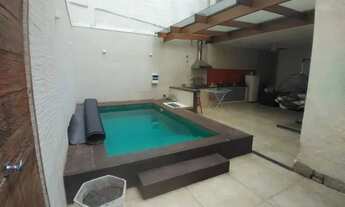 Imagem 3: Casa para venda com 490 metros quadrados com 5 quartos