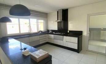 Imagem 6: Sobrado para aluguel possui 380 metros quadrados com 3 quartos