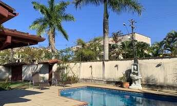 Imagem: Sobrado com Piscina e Quintal Amplo