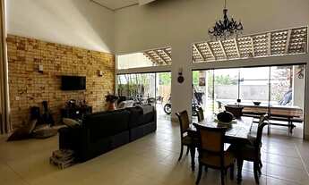 Imagem 2: Casa térrea para venda tem 308 m2 com 3 Suítes - Condomínio Village I - Chapada dos Guimar