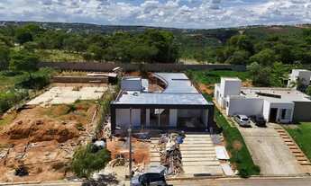 Imagem 5: Casa de condomínio para venda possui 381 metros quadrados com 4 quartos