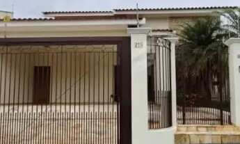 Imagem: CASA COM PISCINA - JD. OURO VERDE