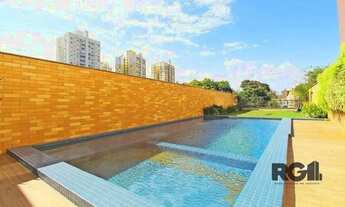 Imagem 2: Apartamento de três quartos com suíte e duas vagas de garagem no bairro Passo da Areia, em