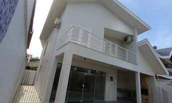 Imagem 7: Casa de condomínio para aluguel possui 285 metros quadrados com 4 quartos