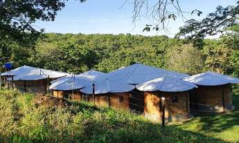 Imagem 2: Terra escriturada com Benfetorias e piscina