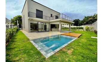 Imagem 2: Sobrado com projeto moderno em condominio de luxo