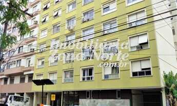 Imagem 2: Apartamento com 1 dormitório + sala, banheiro, cozinha e área de serviço conjugadas. Fica