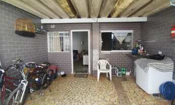 Imagem 2: Terreno com três casas