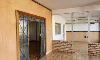 Imagem 3: Vendo ou Alugo comercial Sobrado com 05 quartos no Jardim Tropical em Cuiabá MT