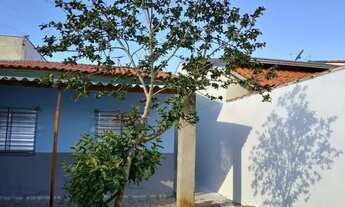 Imagem 2: Casa independente com quintal amplo e preço de ocasião