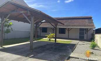 Imagem 3: Casa mobiliada a 150 metros da praia com 3 dormitórios à venda, 132 m² por R$ 550.000 - It