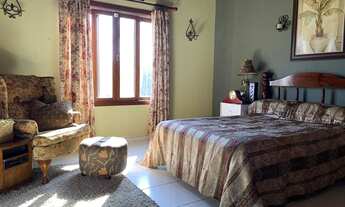 Imagem 4: Sobrado com Piscina e Quintal Amplo