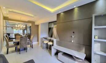 Imagem 5: Apartamento mobiliado com 2 quartos, cozinha com armários, sacada com churrasqueira e 1 va