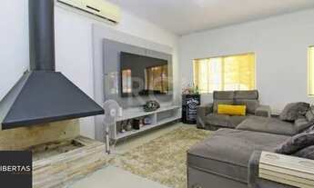 Imagem 4: Casa bairro Medianeira, com 3 dormitórios, 2 banheiros, com piscina para venda