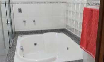 Imagem 6: Sobrado para venda possui 320 metros quadrados com 3 quartos e 8 vagas de garagem