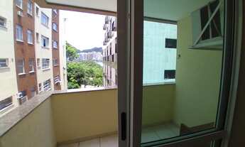 Imagem 5: Apartamento em rua silenciosa da Lagoa, com 44m2, varanda agradável. Prédio com estrutura