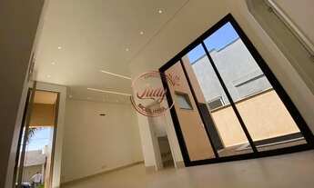 Imagem 2: Casa de condomínio térrea para venda possui 244 metros quadrados com 4 quartos