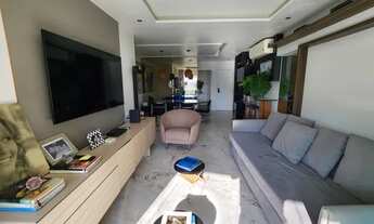 Imagem 2: OPORTUNIDADE ÚNICA! LUXUOSO APTO 4 QTOS, VARANDA GOURMET COM CHURRASQUEIRA, TODO REFORMADO