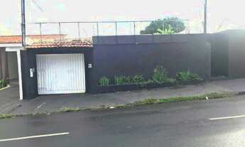 Imagem: Casa com oito garagens, com dois quartos