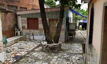 Imagem 3: Terreno com 3 casas