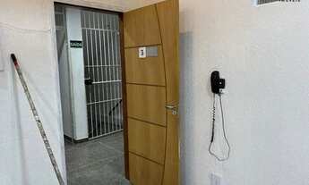 Imagem 7: Sala Comercial Ampla na Vila Galvão com Oitenta Metros Quadrados em Local de Grande Movime