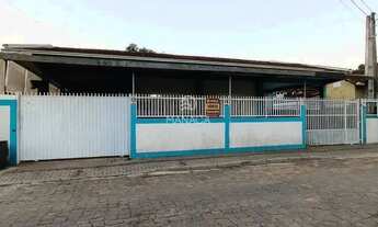 Imagem: Casa ampla de alvenaria com ponto comercial