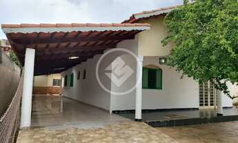 Imagem 2: Casa com 3 quartos sendo 1 suite com barracão no fundo no Jardim Petropolis, toda na laje