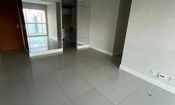 Imagem 3: Apartamento com 2 quartos um sendo suíte, reformado, andar alto, próximo aos colégios