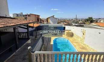 Imagem 2: Casa com 2 quartos sendo 1 suítecom 6 vagas de garagem no bairro Copacabana